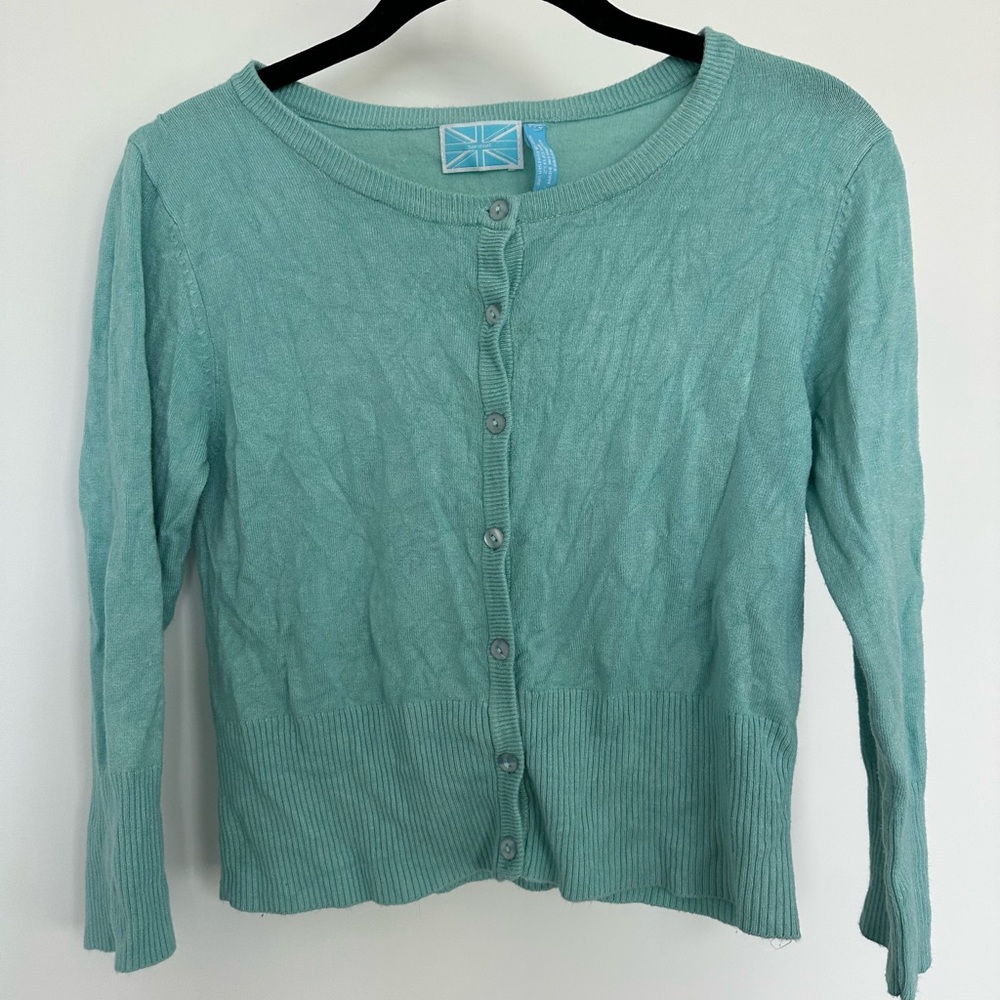 Three quarter length sleeve sweater never worn slightly cropped